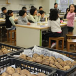 昭島市の小学校農作業学習5