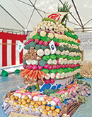 第53回東やまと産業まつりで展示された野菜の宝船の写真