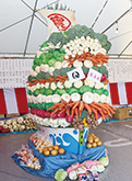第54回東やまと産業まつりで展示された野菜の宝船の写真