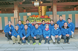 参加した国立地区蔬菜生産部の部員、ＪＡ職員の写真