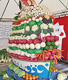 第56回東やまと産業まつりで展示された野菜の宝船の写真